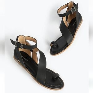 NEW Maurices Black Gladiator Toe Loop Ankle Strap Sandals Camilla